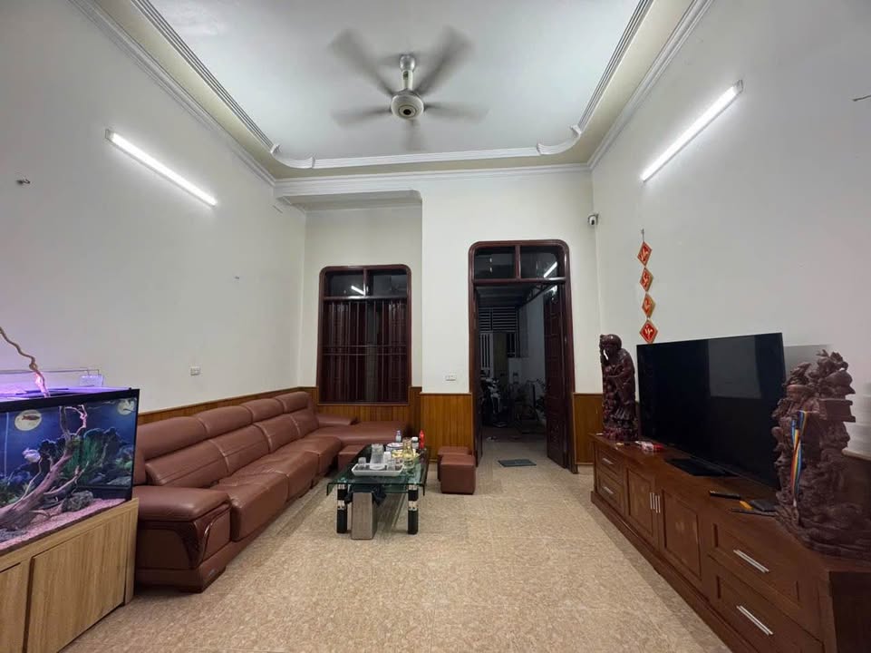 Nhà 2,5 tầng Hạc Thành, Thanh Hóa 150m² giá 4 tỷ - Vị trí đắc địa, tiện ích đầy đủ!