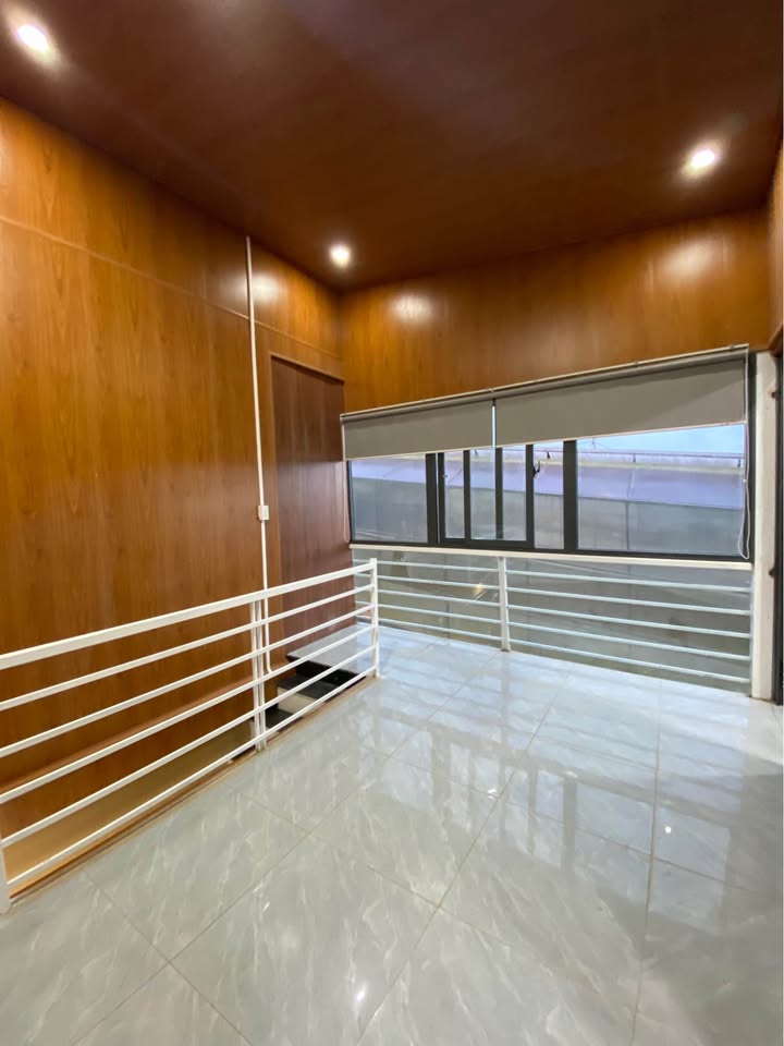 Nhà mới xây đường Nguyễn Hoàng, Đà Lạt 50m² giá 2 tỷ - Gần chợ và trường học!