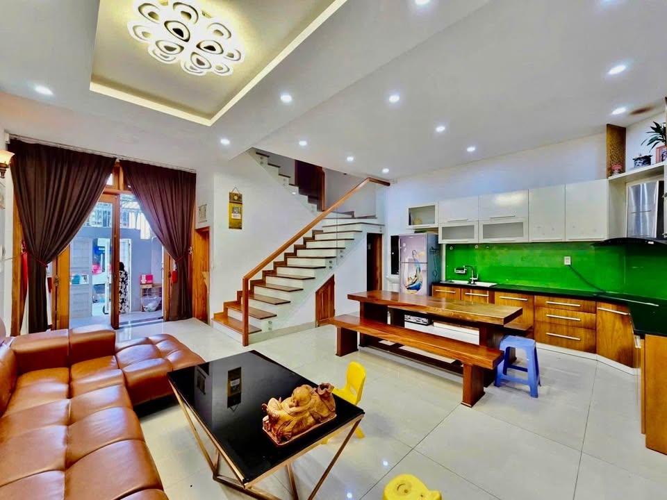 Nhà phố Hải Châu Đà Nẵng 72m² giá chỉ 6 tỷ - Nội thất cao cấp, gara ô tô!