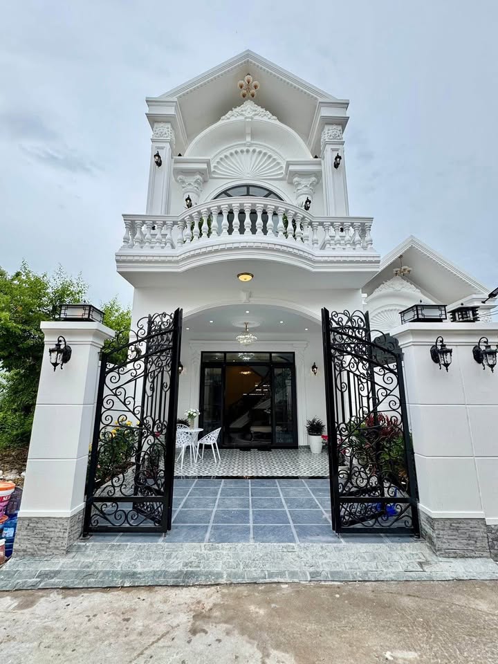 Nhà lầu mái thái 102m² tại Mỹ Phong, 2.88 tỷ - Sân ô tô rộng rãi!