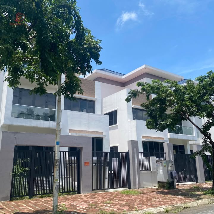 Bán biệt thự B1.1 Khu đô thị Thanh Hà 240m² - Mặt tiền 12m hiếm có!