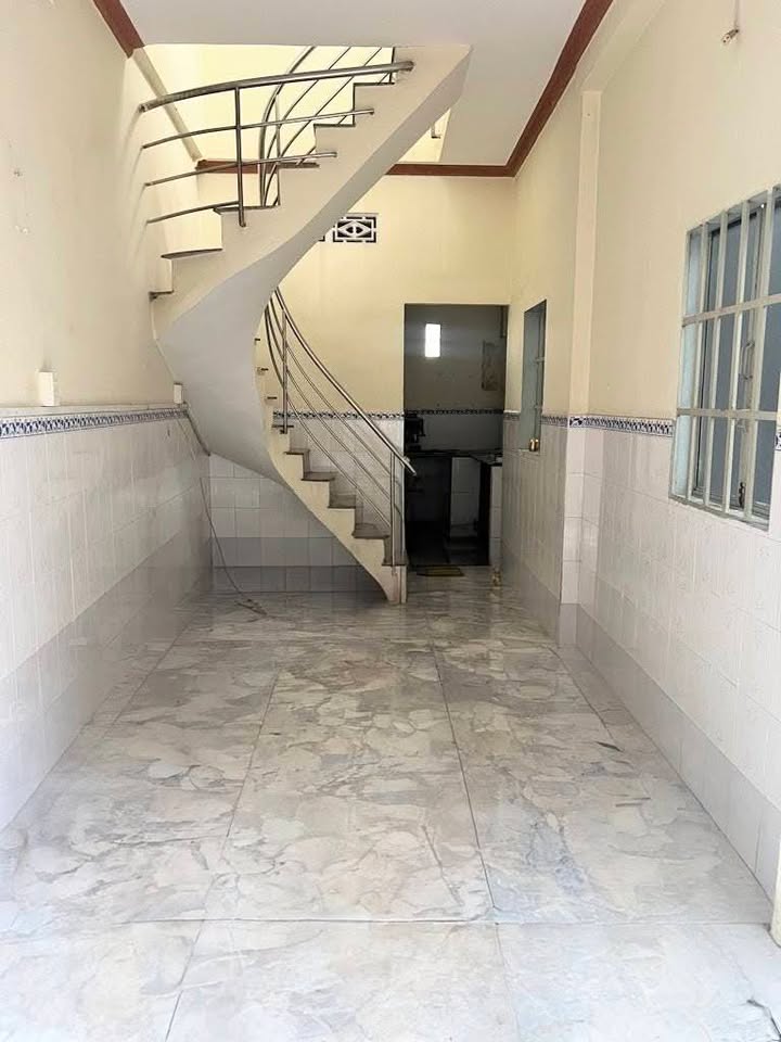 Nhà 2 tầng Quận 8 - 32m² giá 2.55 tỷ - Sổ hồng riêng, hẻm rộng