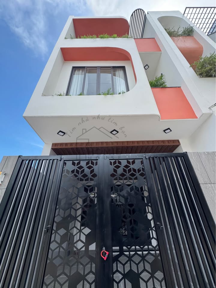 Nhà 3 tầng Tôn Đức Thắng Đà Nẵng 70m² giá 5 tỷ - Ô tô vào tận nhà!