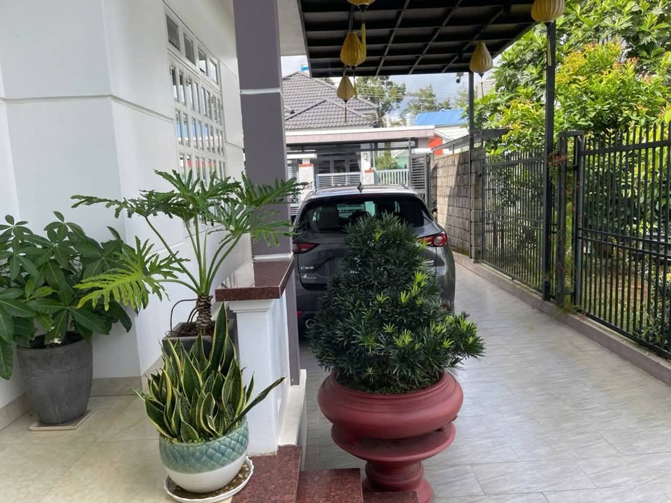 Nhà mái thái Bảo Lộc 450m² giá 9.5 tỷ - Tiện nghi đầy đủ, định cư lâu dài!