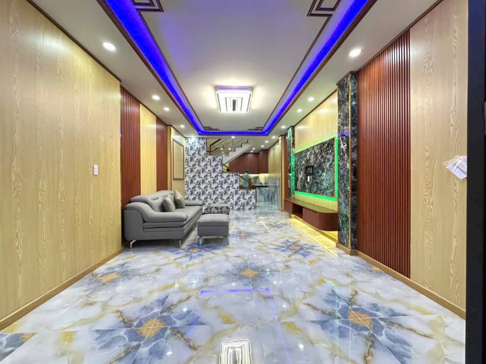 Nhà phố Tân Quy, quận 7, 124m² giá chỉ 2.75 tỷ - Thiết kế sang trọng, đầy đủ nội thất!