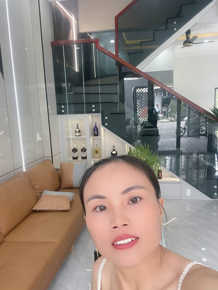 Nhà mặt tiền kinh doanh Dĩ An 193m² giá 6.5 tỷ - Thiết kế hiện đại, tiện nghi