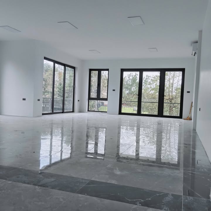 Nhà 3 tầng mới xây mặt đường Nguyễn Cảnh Hoan - Giá chỉ 20 triệu/tháng!