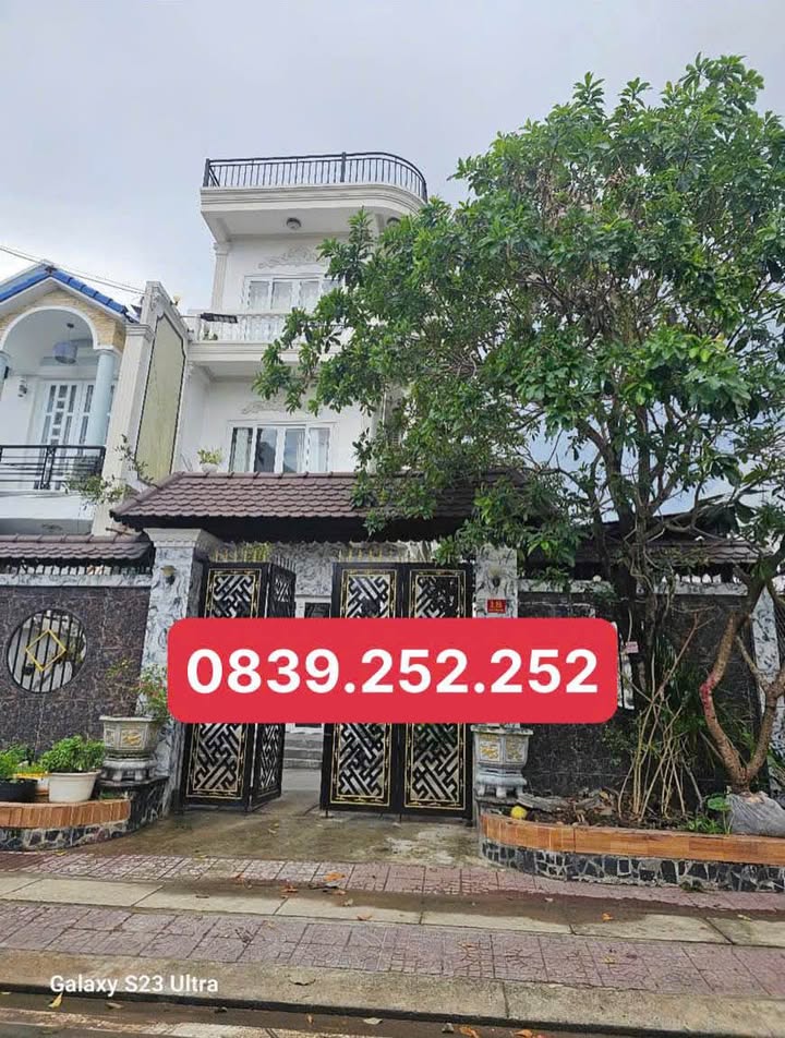 Nhà phố 1 trệt 2 tầng đường Mạc Đỉnh Chi, Cà Mau 300m² giá 7 tỷ - Tiện nghi đầy đủ!