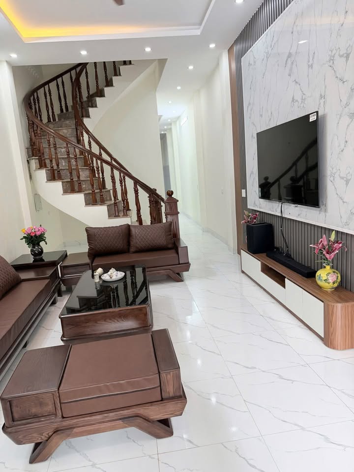 Nhà 3 tầng Đặng Tiến Đông, TP Thanh Hóa 75m² giá 4 tỷ - Vị trí đắc địa, tiện kinh doanh!