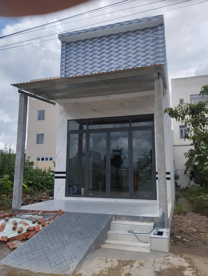 Nhà cho thuê mới xây 100m² tại Cần Thơ - Đường Nguyễn Văn Cừ, thuận tiện di chuyển!