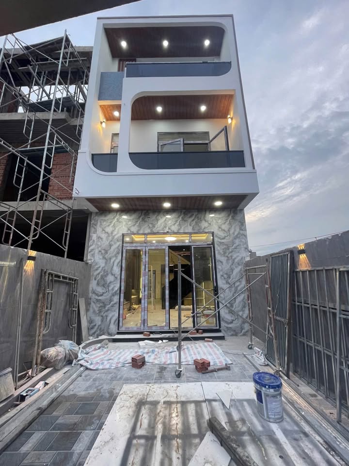 Nhà 1 Trệt 2 Lầu Phú Hòa Thủ Dầu Một 82.8m² giá 4.25 tỷ - Sẵn sàng ở ngay!