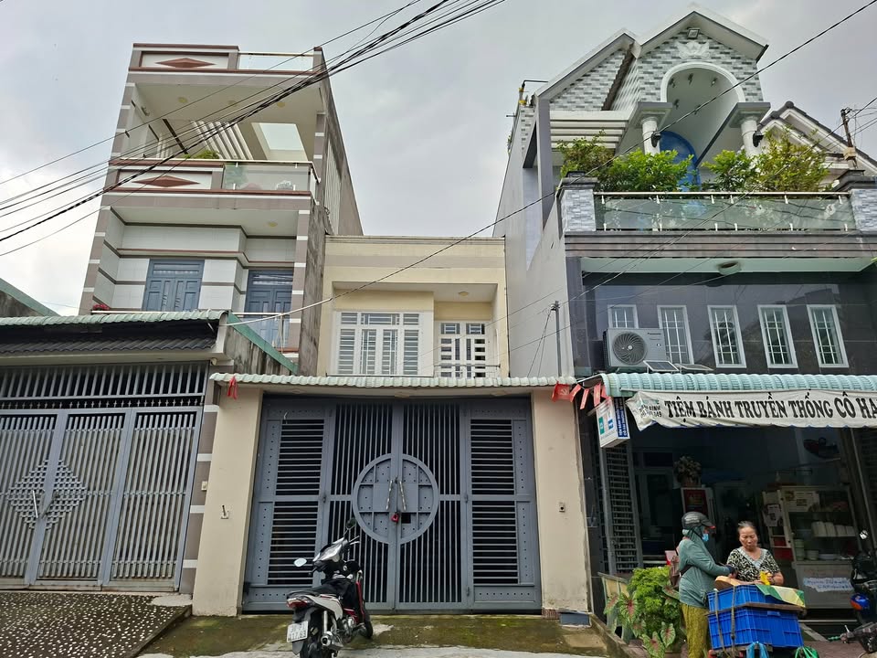 Nhà phố Dĩ An 100m² giá 5.7 tỷ - Chính chủ bán gấp!