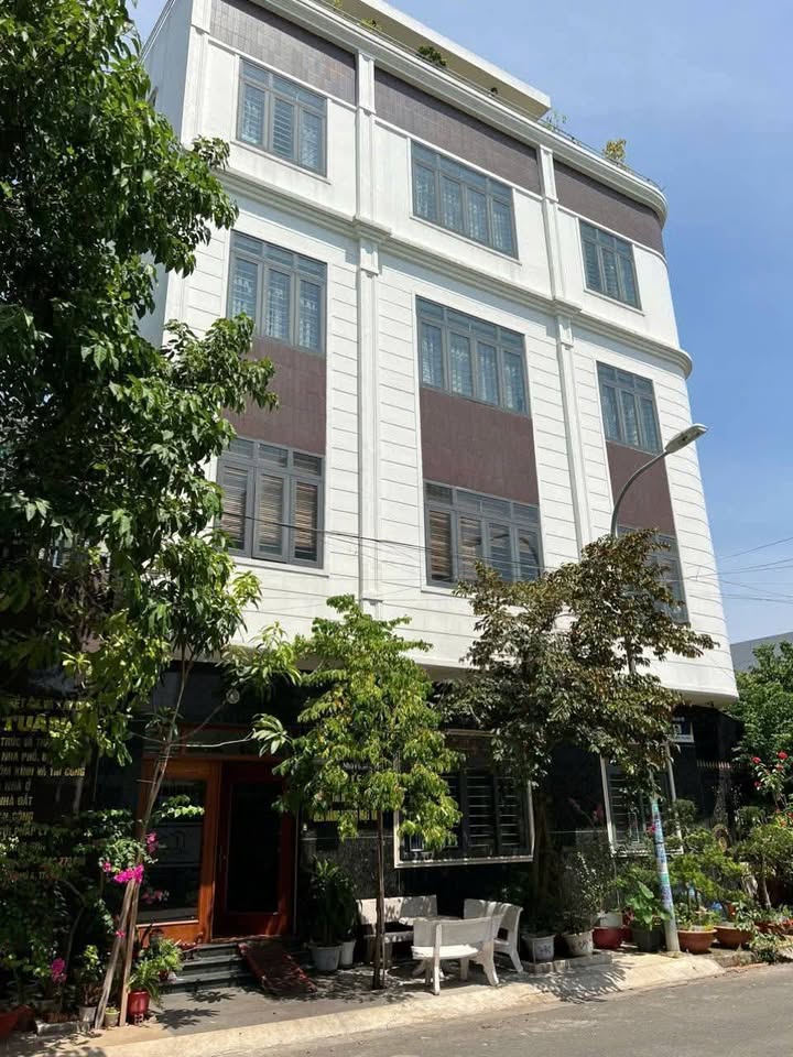 Cho thuê nhà góc 2 mặt tiền đường Lê Văn Việt, Thủ Đức - 52m², 9 phòng ngủ, chỉ 30 triệu/tháng!