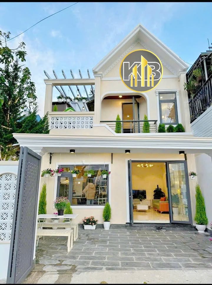 Nhà mới sân đậu ô tô tại Cao Thắng, Đà Lạt 102m² giá chỉ 5.9 tỷ - Thiết kế dễ thương, vào ở ngay!