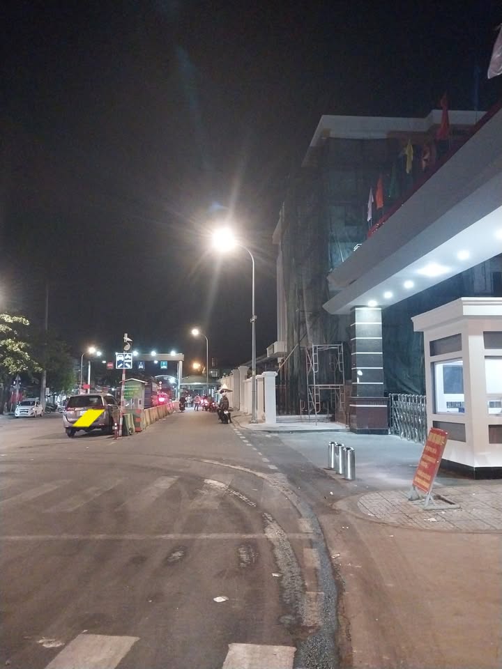 Nhà mặt tiền đường Huỳnh Tấn Phát, Nhà Bè 85.5m² giá 7.99 tỷ - Tiện ích xung quanh đầy đủ!