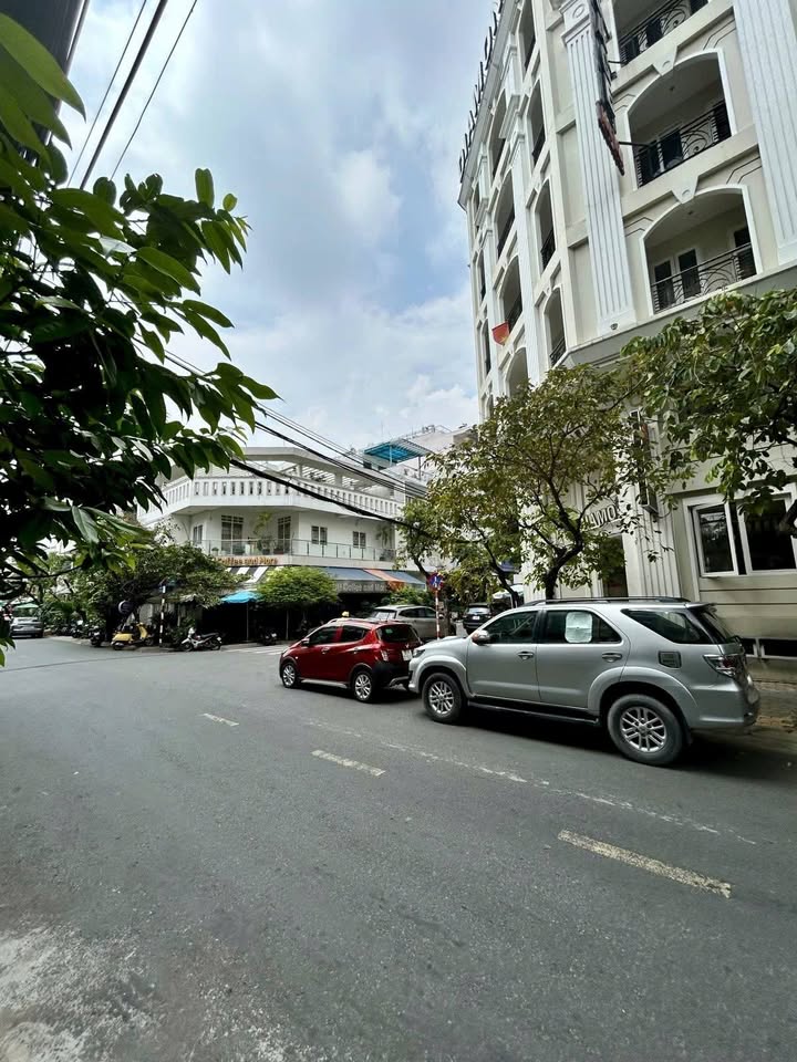 Nhà phố mặt tiền Nguyễn Thị Thập 44m² giá 12.9 tỷ - Kinh doanh sầm uất