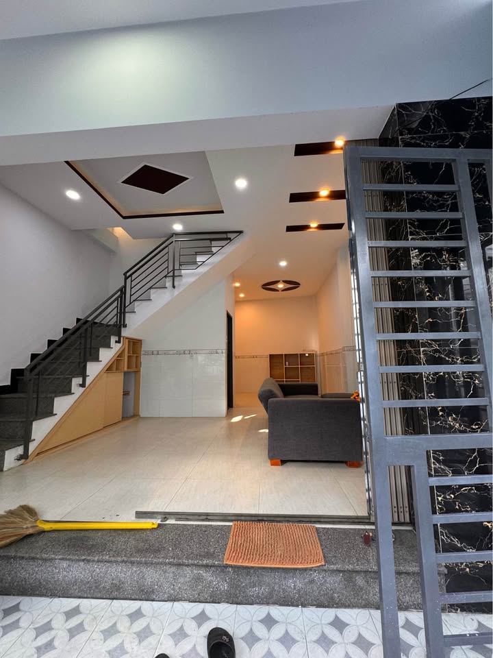 Nhà đẹp 2 tầng Ngọc Hiệp, Nha Trang 41m² giá 2.59 tỷ - Khu dân cư sầm uất!