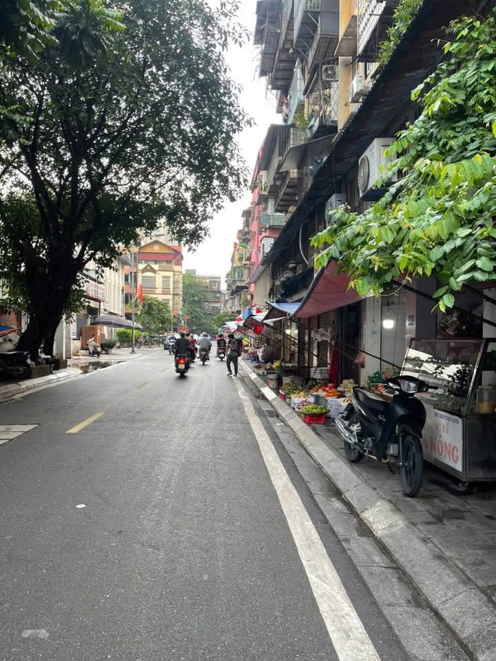 Cần bán căn hộ tầng 1 Lương Đình Của Đống Đa 80m² - Mặt tiền rộng, kinh doanh văn phòng lý tưởng!