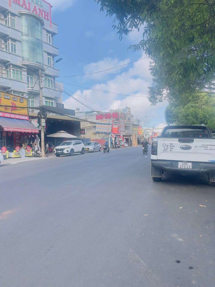 Nhà mặt tiền Lý Tự Trọng, Buôn Ma Thuột 240m² giá 24 tỷ - Đầu tư lý tưởng!