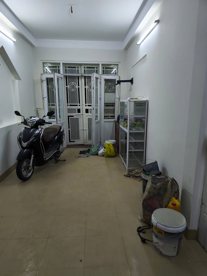 Nhà 5 tầng Định Công Thượng 36m² giá 11 triệu - Đủ nội thất, riêng biệt điện nước!