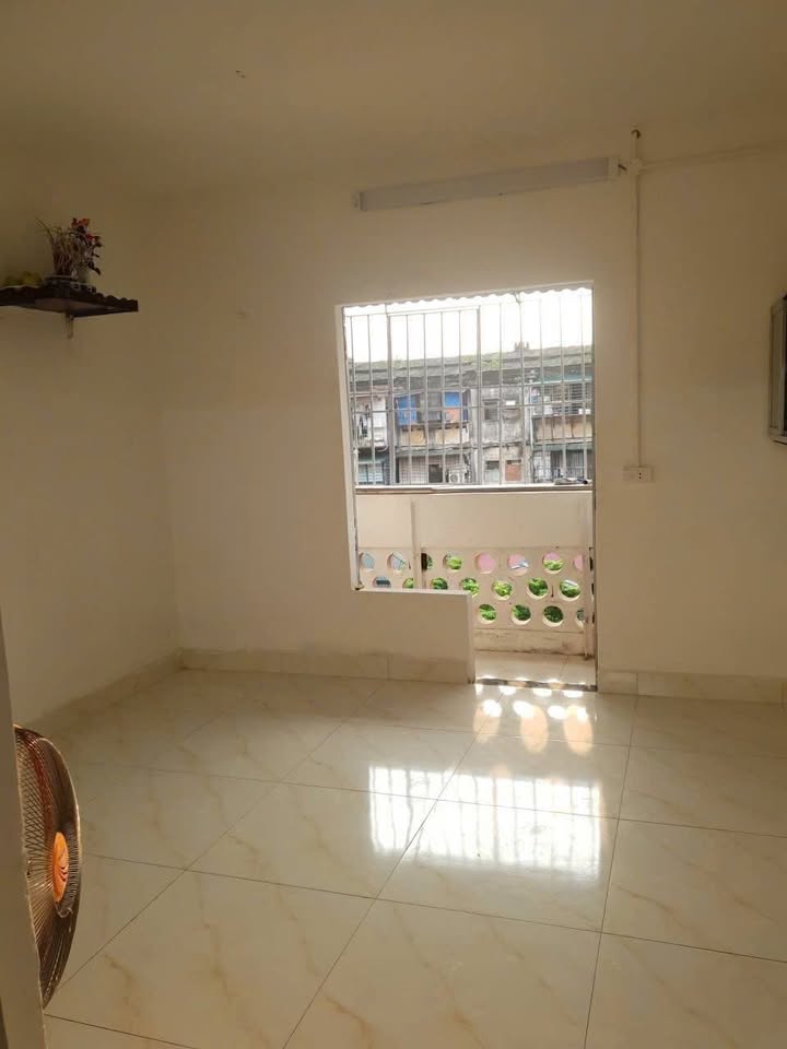 Căn hộ tập thể cho thuê tại Quỳnh Mai, Hai Bà Trưng 50m² - Nhà mới sửa đẹp, vào ở ngay!