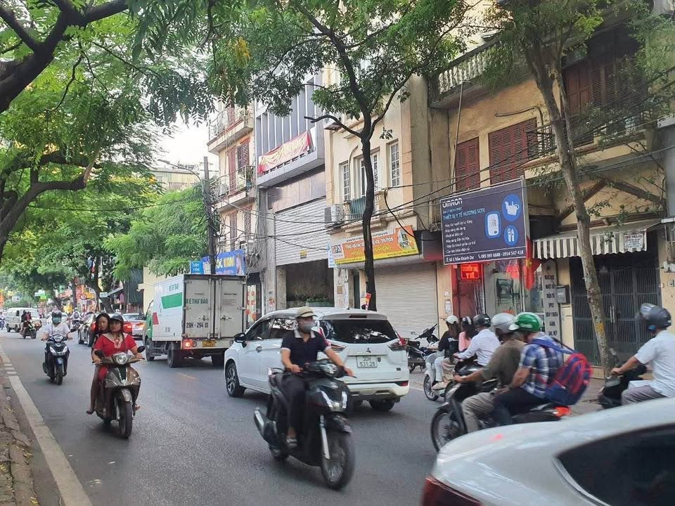 Bán nhà mặt phố Hai Bà Trưng, Hà Nội 200m² giá 80 tỷ - Cơ hội đầu tư sinh lời!