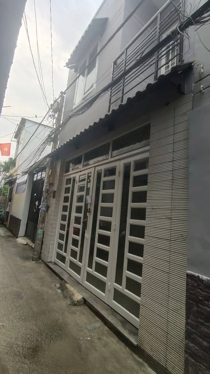 Nhà 1 trệt 1 lầu tại Thủ Đức 24m² giá 1.45 tỷ - Sổ hồng chung, thương lượng ngay!