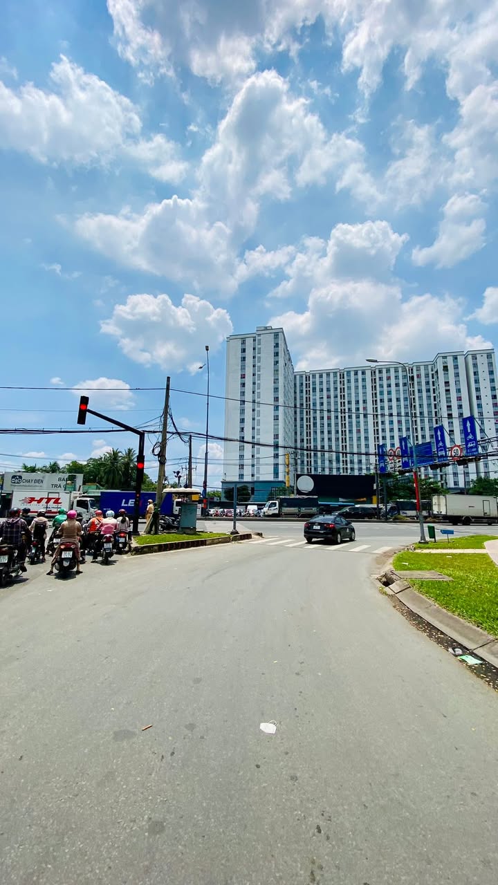 Nhà mặt tiền Lê Thị Riêng Quận 12, 77m² giá 12.9 tỷ - Chính chủ bán gấp!