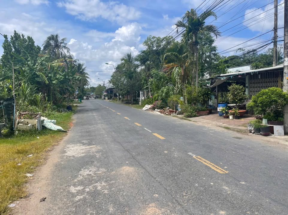 Đất nền mặt tiền Nguyễn Chí Thanh 199m² giá 2.5 tỷ - Kinh doanh thuận lợi!