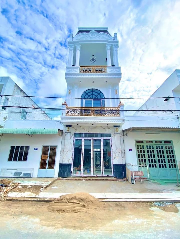 Nhà 2 Lầu Mặt Tiền Đường Ngô Thì Nhậm 50m² giá 5.099 tỷ - Thiết kế sang trọng, full nội thất!