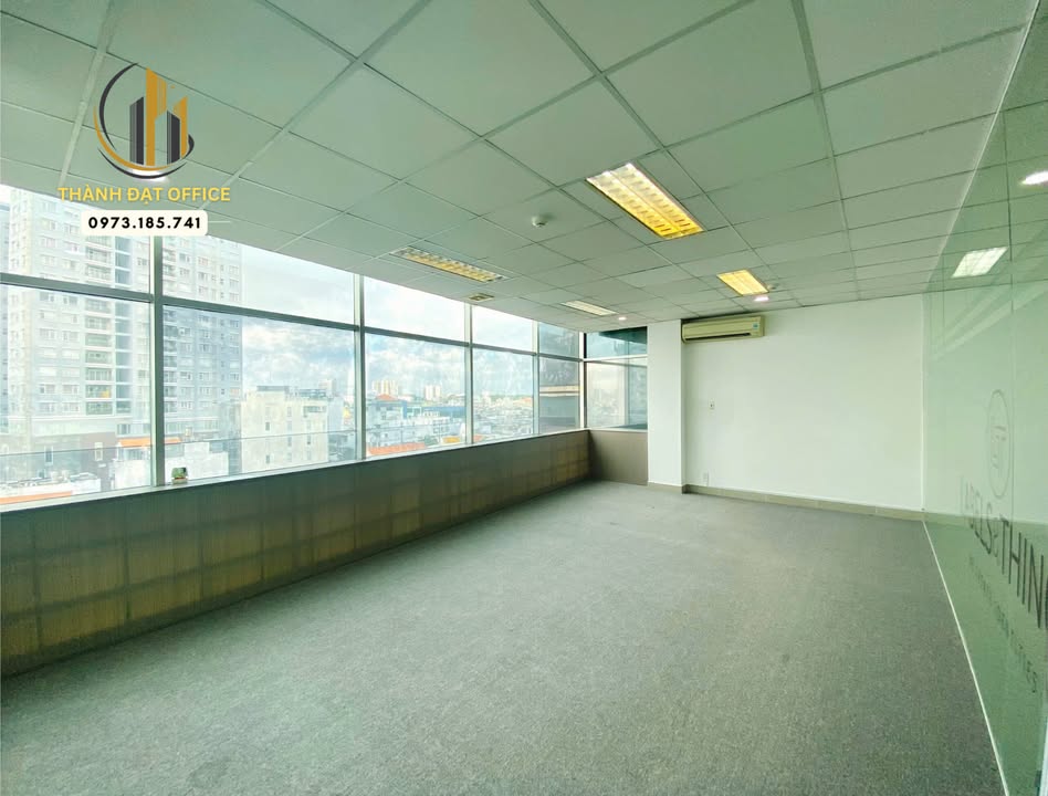 Văn phòng cho thuê tại Phan Xích Long, 110m² giá 50 triệu - Slot hiếm có, liên hệ ngay!