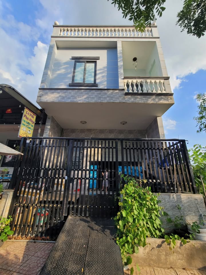 Nhà bán KDC Châu Thới, Dĩ An 200m² giá 14.5 tỷ - Kinh doanh thuận lợi!