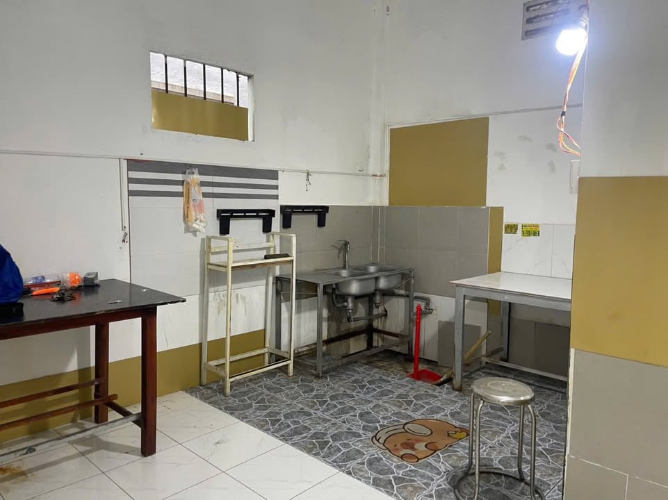 Nhà nguyên căn 2 phòng ngủ đường Trần Phú, Phú Quốc 85m² - Chỉ 4 triệu/tháng!