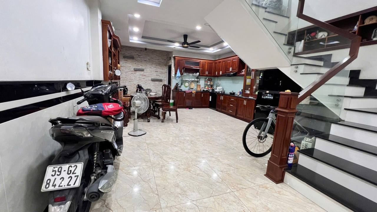 Nhà phố góc 2 mặt tiền tại Trung Chánh, Hóc Môn, 180m² giá 14 tỷ - Đầu tư sinh lời hấp dẫn!