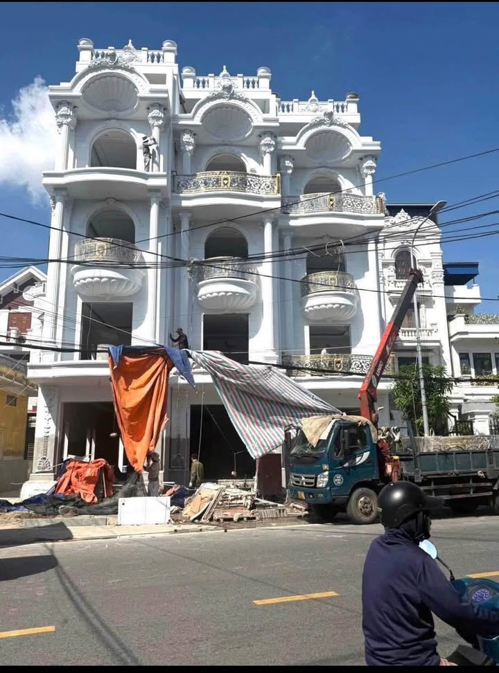 Townhouse mặt đường Ngô Gia Tự, Hải An 60m² giá 6 tỷ - Thiết kế tân cổ điển sang trọng!