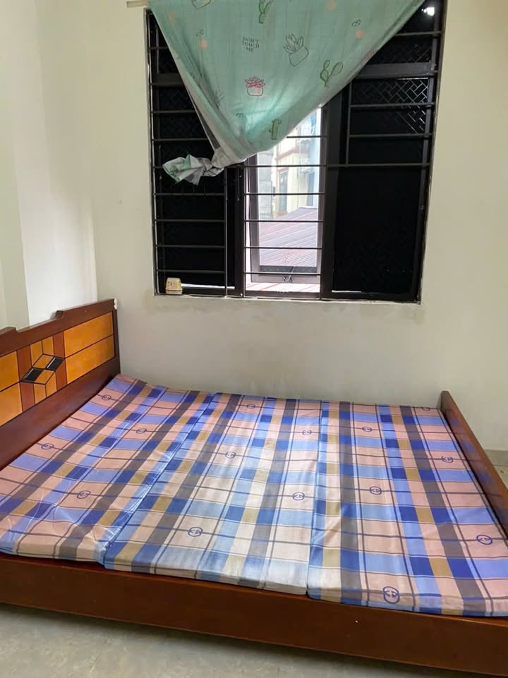 Phòng cho thuê Ngõ 161 Thịnh Quang 30m² giá 4.5 triệu - Nội thất đầy đủ, sẵn sàng ở ngay!