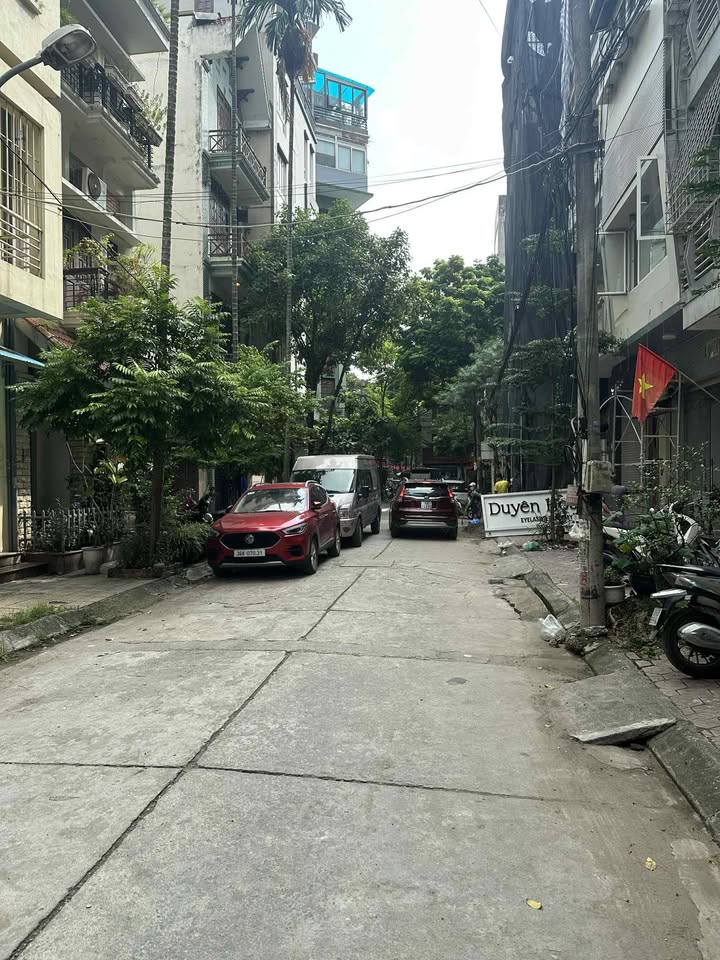 Cho thuê phòng tầng 1 ngõ 106 Hoàng Quốc Việt 45m² giá 8 triệu - Mặt tiền rộng, hầm để xe thoải mái!