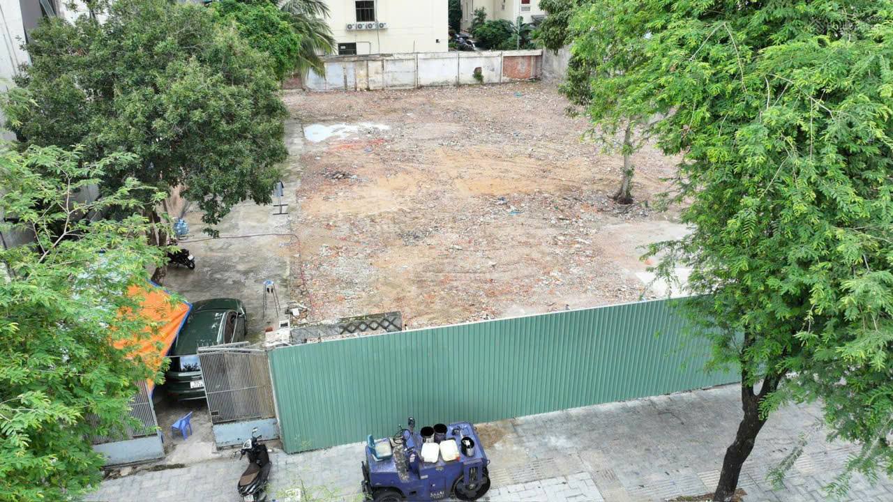 Lô đất xây dựng văn phòng mặt tiền Nguyễn Văn Thủ, Quận 1 - Diện tích 1000m², giá chỉ 1 tỷ/m²!