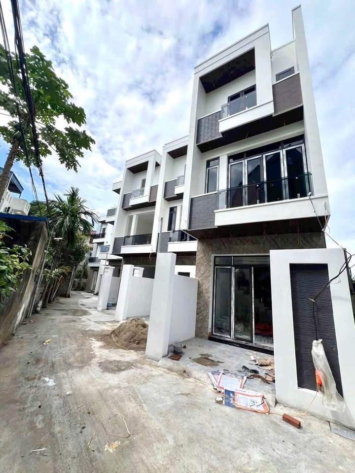 Nhà 3 tầng mới xây Lương Văn Can, 68m², giá 2.85 tỷ - Ô tô đỗ cửa