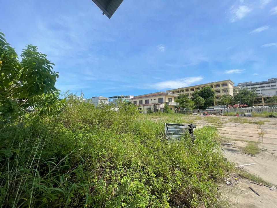 Kho cho thuê đường Lạc Long Quân, Liên Chiểu, Đà Nẵng 1600m² giá 45 triệu - Diện tích lớn, phù hợp mọi nhu cầu!