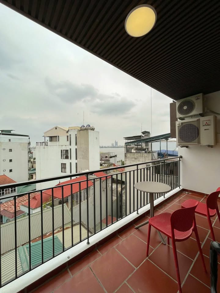 Căn hộ 3 phòng ngủ Đặng Thai Mai, Tây Hồ 160m² giá 31 triệu - Đầy đủ nội thất sang trọng!