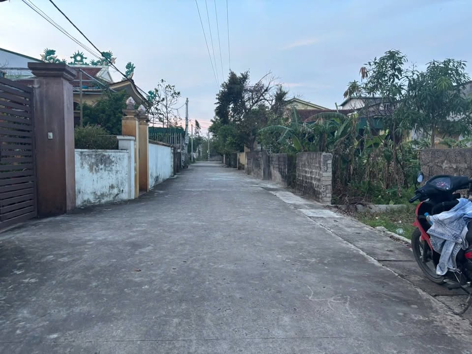 Lô đất đẹp phường Vinh Hưng 142.3m² giá 3 tỷ - Đường thông thoáng, gần nhiều tiện ích!