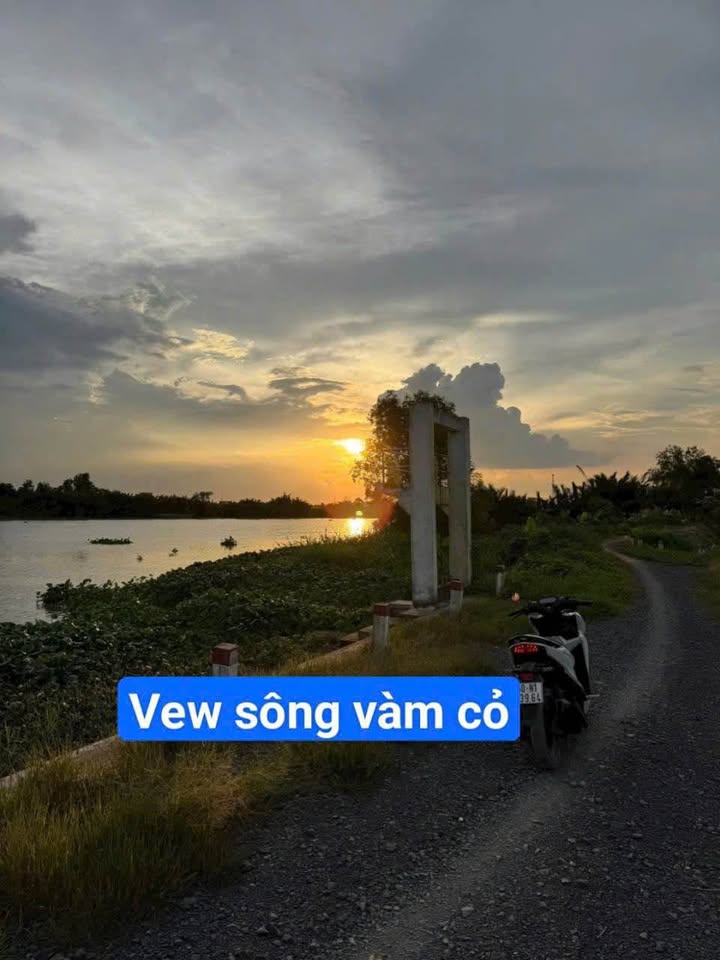 Đất nền 2400m² mặt tiền Sông Vàm Cỏ Đông - Giá chỉ 1.3 tỷ, xây dựng nhà vườn lý tưởng!