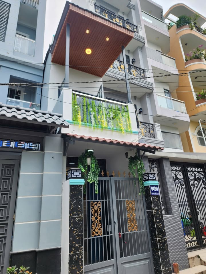 Nhà hẻm Bùi Minh Trực, Quận 8, 31m² giá 3.2 tỷ - Giao ngay, nội thất đầy đủ!