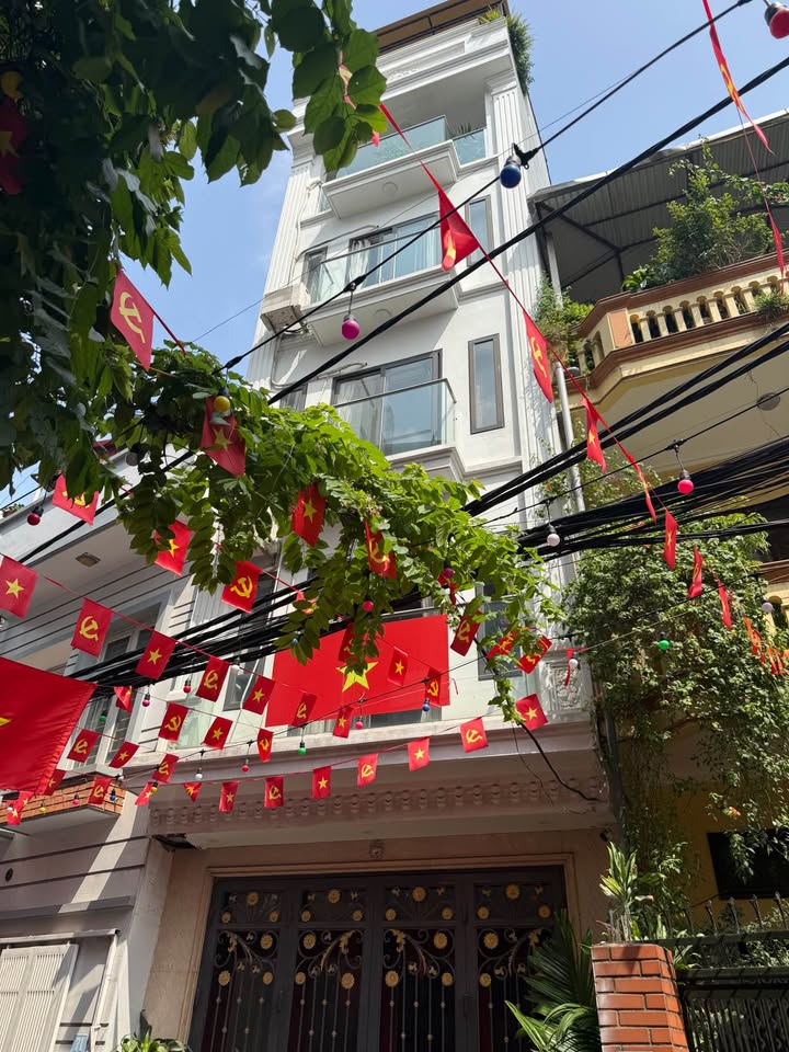 Nhà 5 tầng Tân Mai 46m² giá thỏa thuận - Ô tô vào tận cửa!