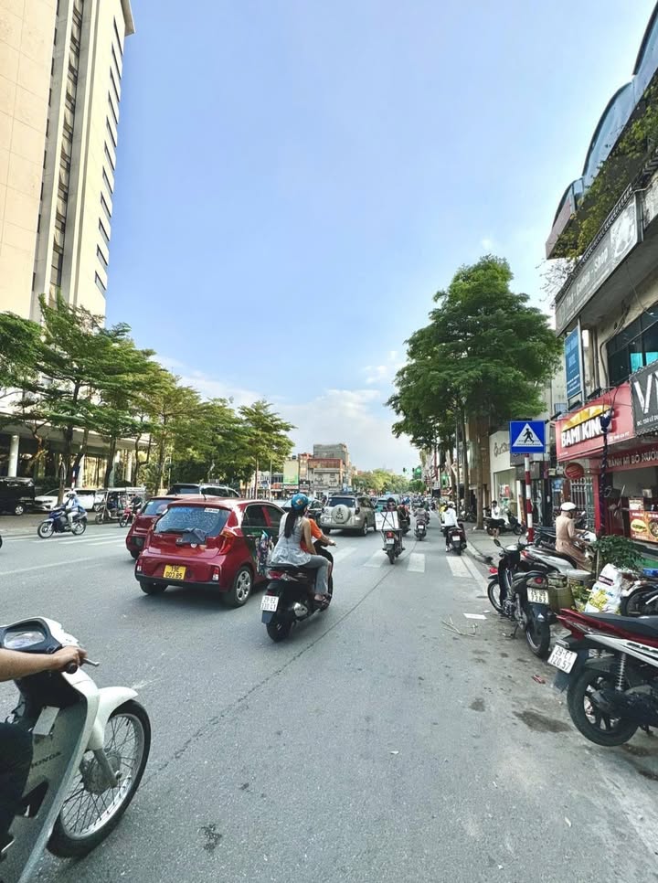 Nhà mặt phố Lê Duẩn, Đống Đa 25m² giá 18 triệu - Kinh doanh đa dạng!