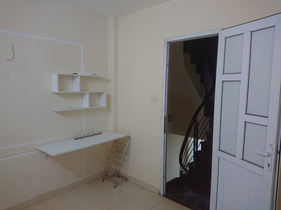 Phòng cho thuê tại 7b ngõ 89/15 Quan Nhân, 10m² - Tiện lợi cho sinh viên nữ!