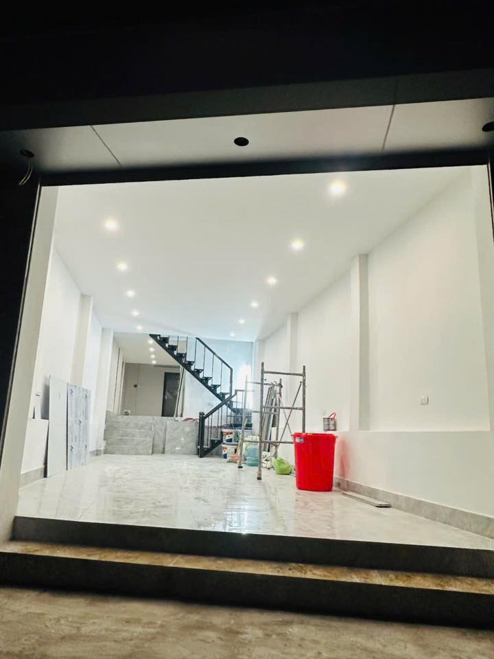 Cho thuê nhà mặt đường Hồng Tiến 70m² giá 25 triệu - Kinh doanh thuận lợi!