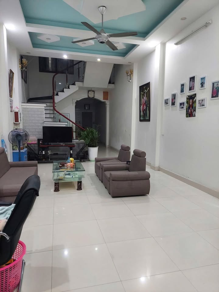 Nhà 3 tầng đường Hồ Ngọc Lân, Bắc Ninh 129m² giá 10 tỷ - Vị trí trung tâm kinh doanh sầm uất!