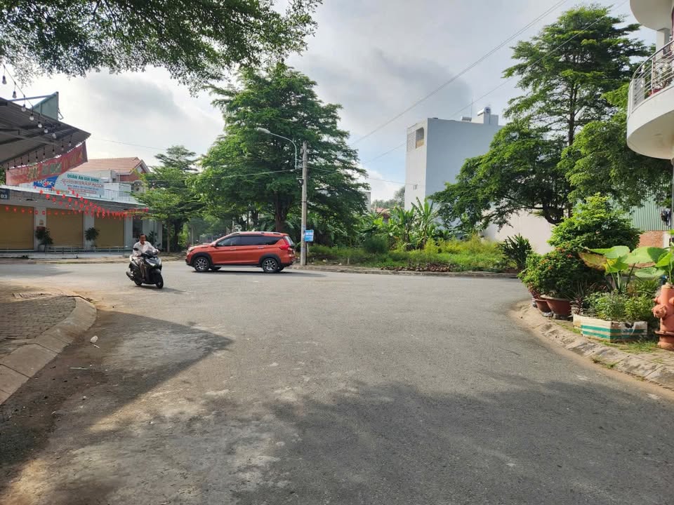 Nhà riêng Bến Lức 80m² giá 2.8 tỷ - Sổ hồng chính chủ, kinh doanh tốt!